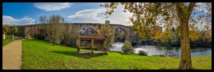 Puente medieval. Río Miño. Ourense.